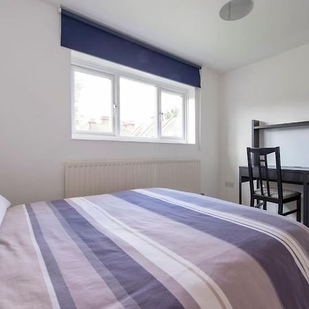 Lovely 2-Bed 15 Minutes To Central Лондон Екстериор снимка