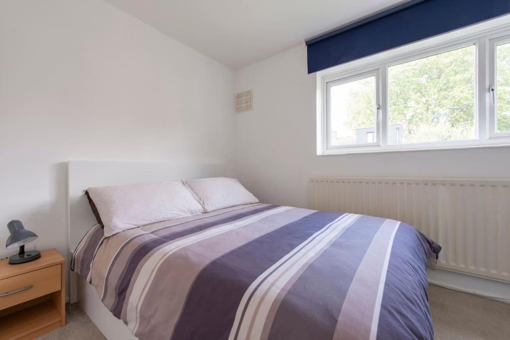 Lovely 2-Bed 15 Minutes To Central Лондон Екстериор снимка