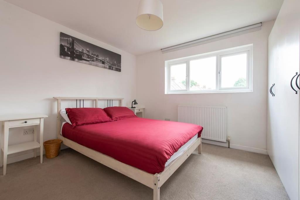 Lovely 2-Bed 15 Minutes To Central Лондон Екстериор снимка