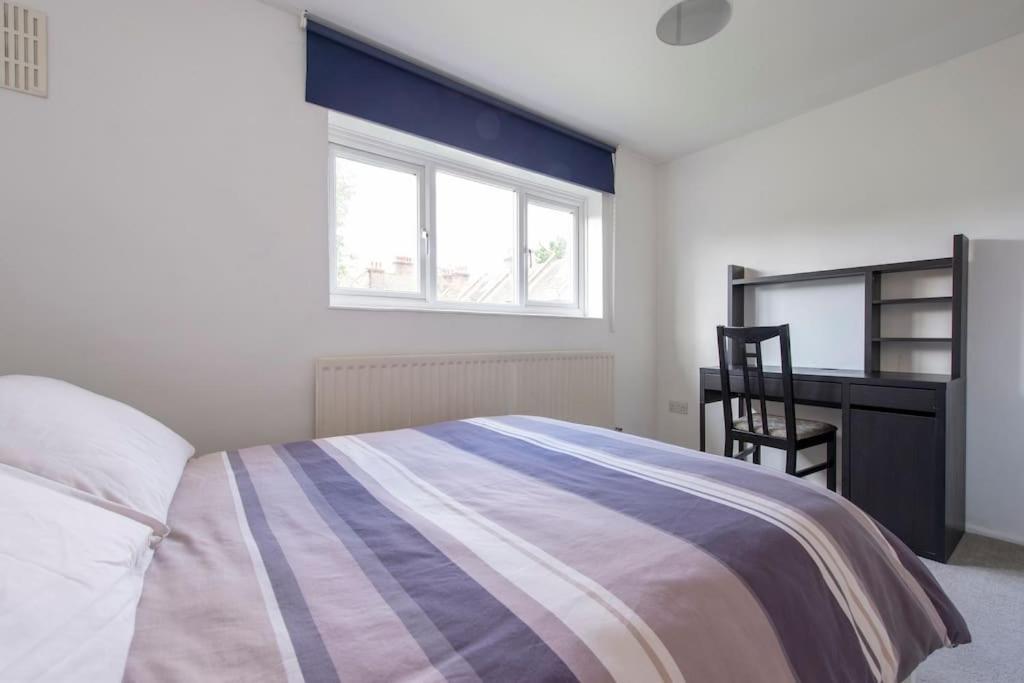 Lovely 2-Bed 15 Minutes To Central Лондон Екстериор снимка