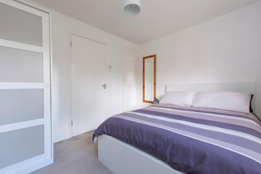 Lovely 2-Bed 15 Minutes To Central Лондон Екстериор снимка
