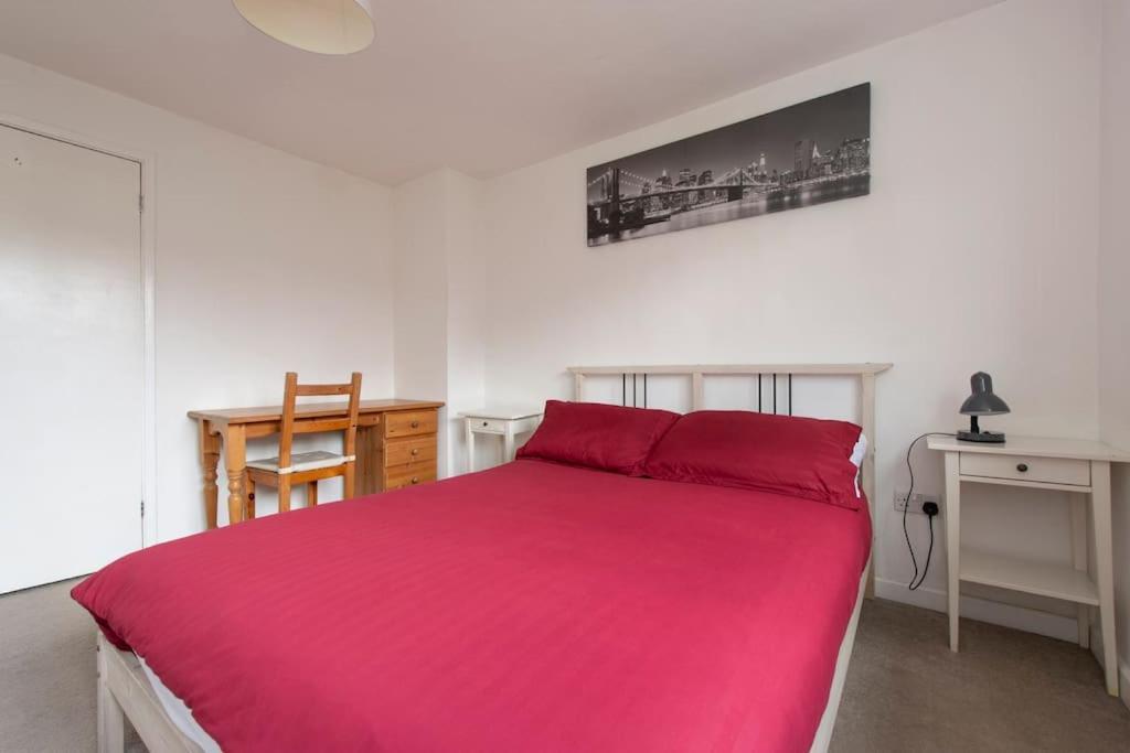 Lovely 2-Bed 15 Minutes To Central Лондон Екстериор снимка