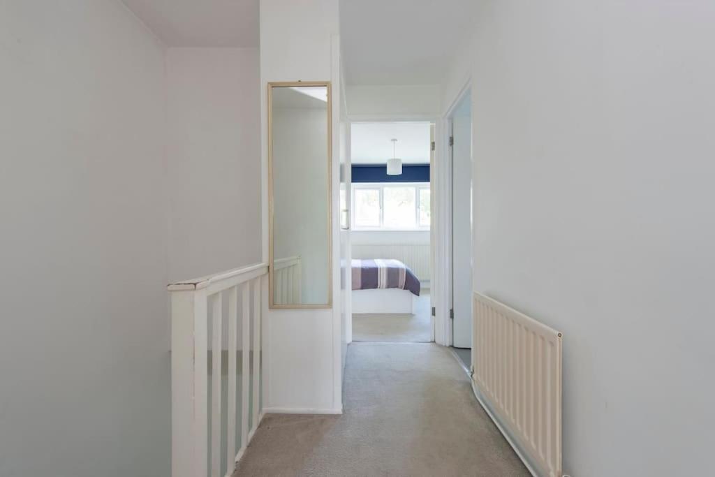 Lovely 2-Bed 15 Minutes To Central Лондон Екстериор снимка