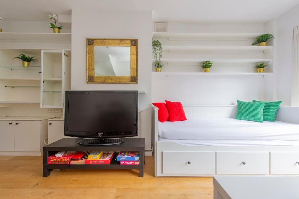 Lovely 2-Bed 15 Minutes To Central Лондон Екстериор снимка