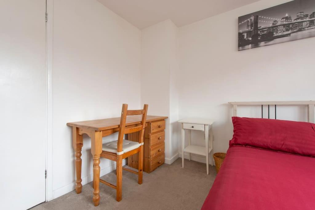 Lovely 2-Bed 15 Minutes To Central Лондон Екстериор снимка