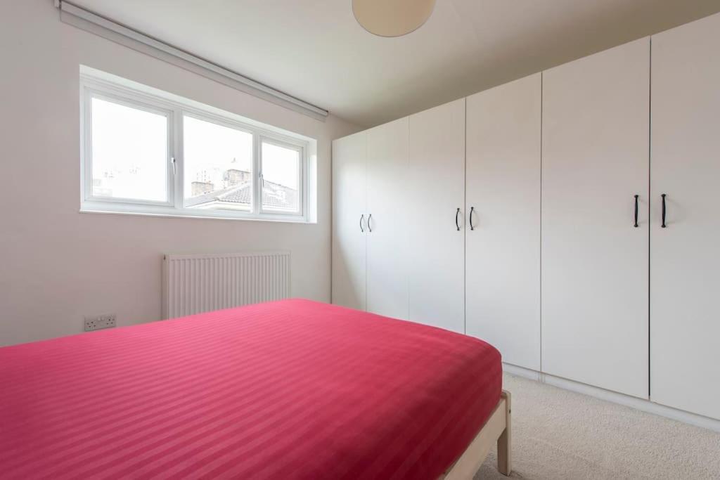 Lovely 2-Bed 15 Minutes To Central Лондон Екстериор снимка