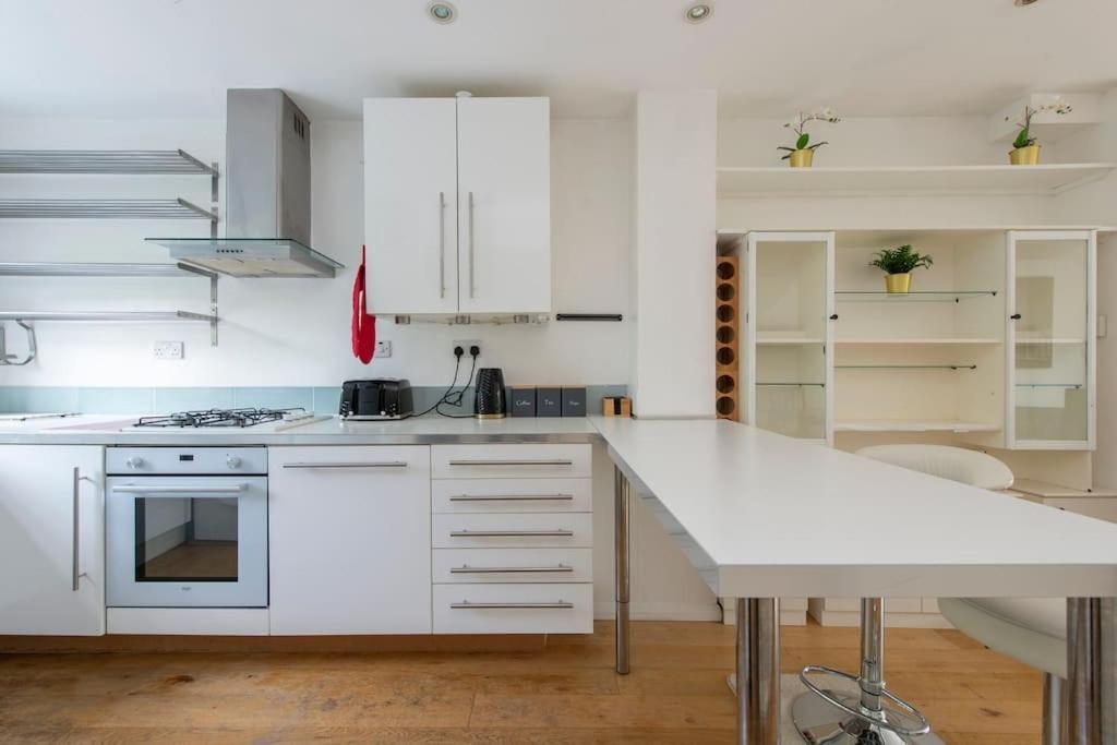 Lovely 2-Bed 15 Minutes To Central Лондон Екстериор снимка