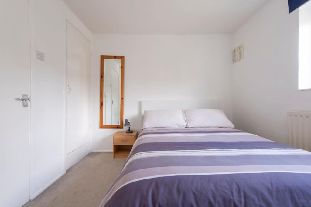 Lovely 2-Bed 15 Minutes To Central Лондон Екстериор снимка