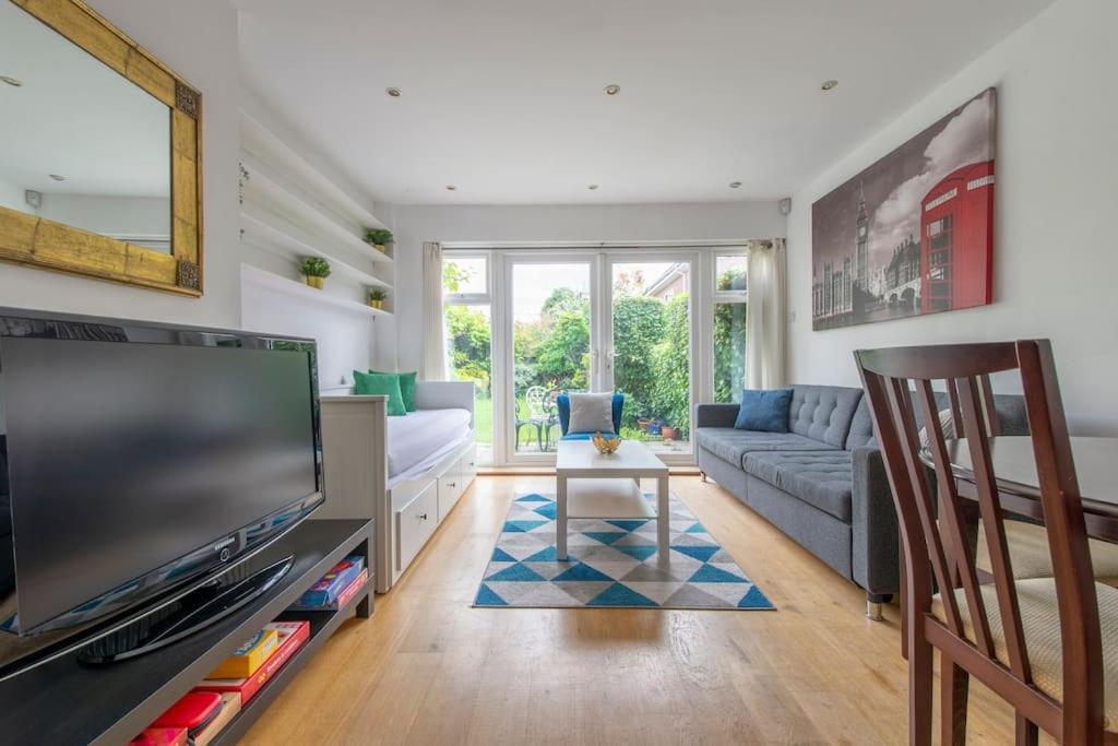 Lovely 2-Bed 15 Minutes To Central Лондон Екстериор снимка
