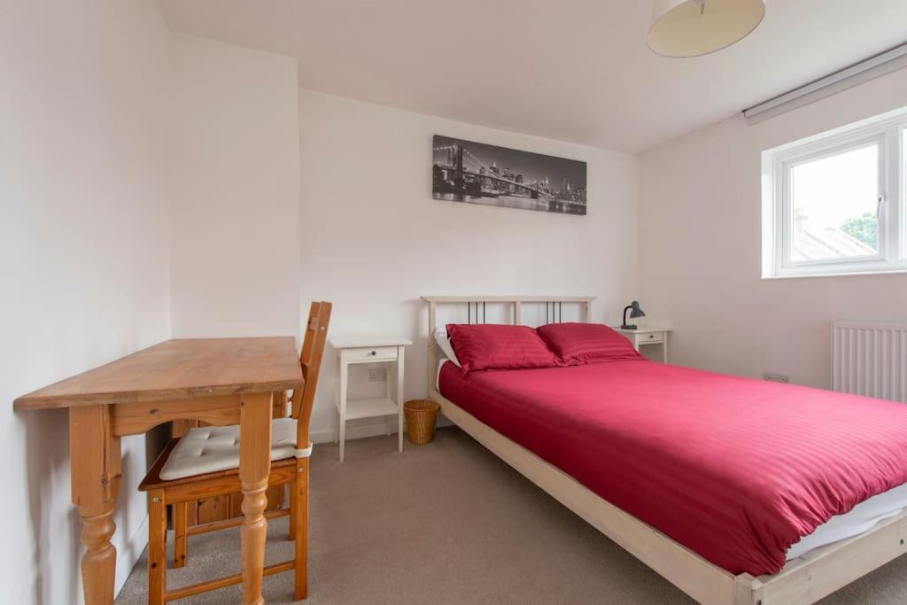 Lovely 2-Bed 15 Minutes To Central Лондон Екстериор снимка