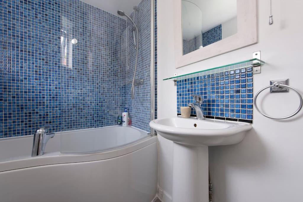 Lovely 2-Bed 15 Minutes To Central Лондон Екстериор снимка