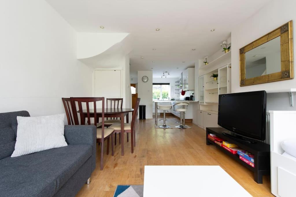 Lovely 2-Bed 15 Minutes To Central Лондон Екстериор снимка