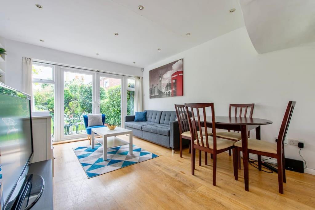 Lovely 2-Bed 15 Minutes To Central Лондон Екстериор снимка